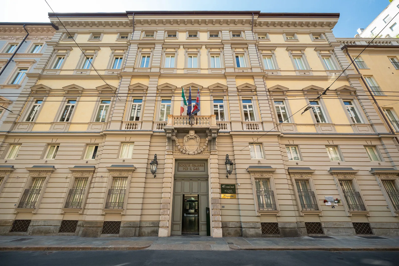 Signature Grand Suite — facciata del palazzo storico nel centro di Torino