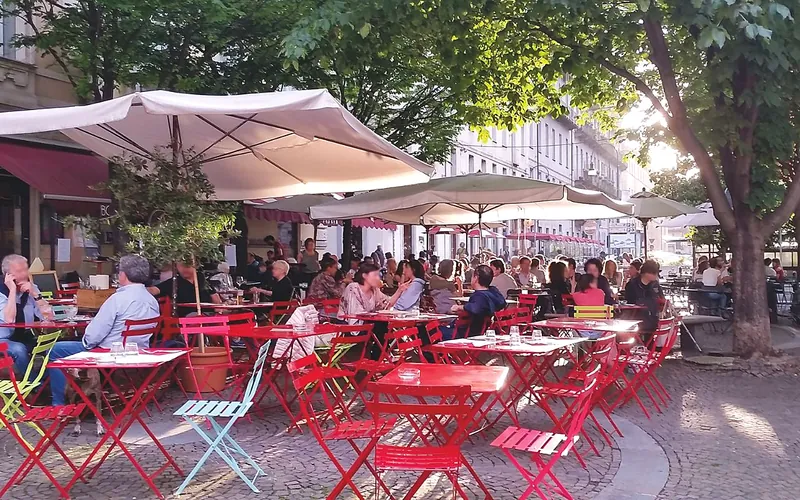Quadrilatero Romano, Torino — dehors e tavoli all'aperto in piazza