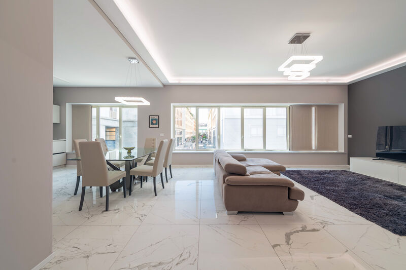 Urban Marble Suite — soggiorno con pavimento in marmo